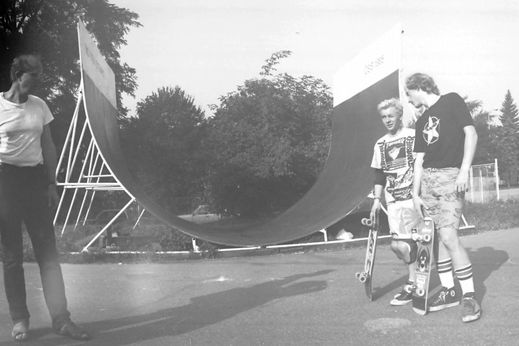 Snímek seznámí diváky i s průkopníky skateboardingu.