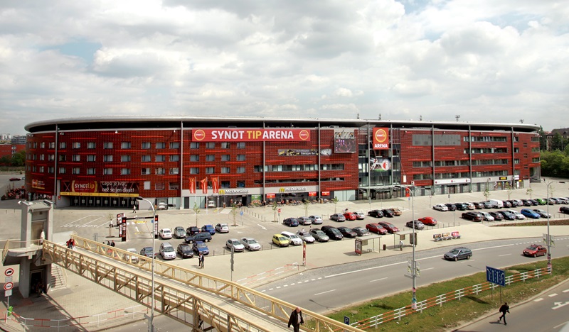 Čínským majitelům fotbalové Slavie se zřejmě již povedlo získat většinový podíl na stadionu v Edenu, do něhož hodlala společnost CEFC investovat 50 milionů eur a vybudovat tak národní fotbalový stánek. Čínským majitelům fotbalové Slavie se zřejmě již povedlo získat většinový podíl na stadionu v Edenu, do něhož hodlala společnost CEFC investovat 50 milionů eur a vybudovat tak národní fotbalový stánek.