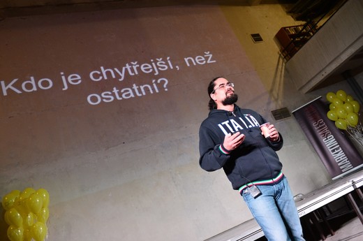 Tomáš Studeník na konferenci Život na hraně.