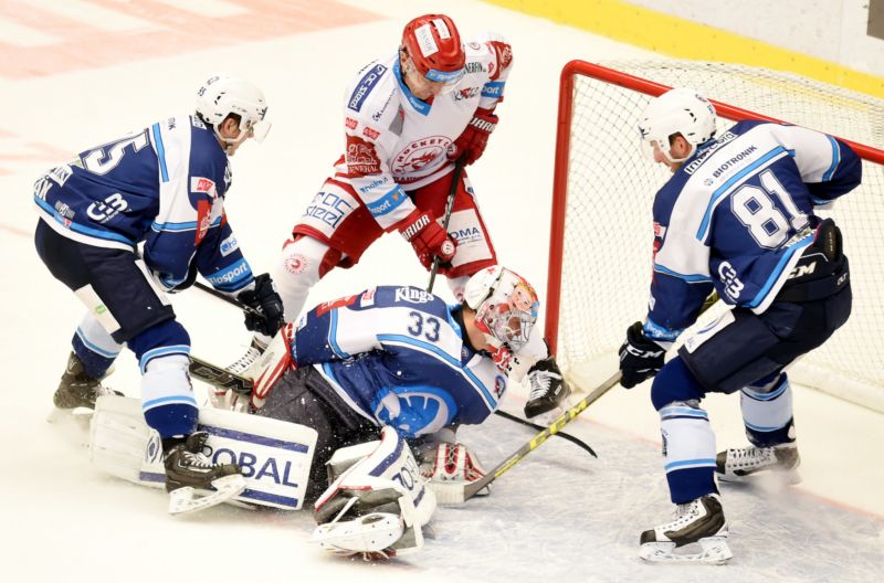 Třinec porazil Plzeň a je znovu v čele extraligy. 