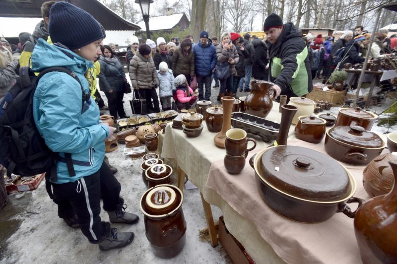 Vánoční jarmark v muzeu v přírodě v Rožnově pod Radhoštěm byl letos poprvé dvoudenní.