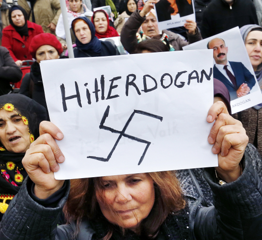 Demonstrace Kurdů. Demonstrace Kurdů.
