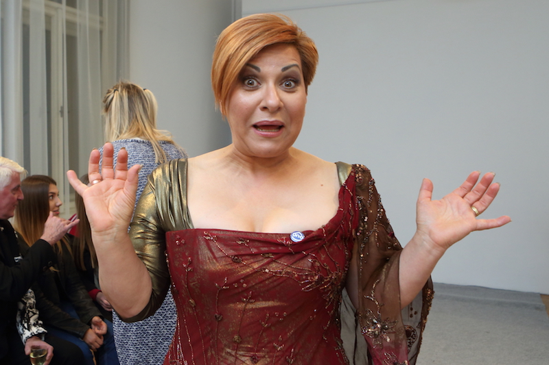 Dagmar bere svátky s humorem.