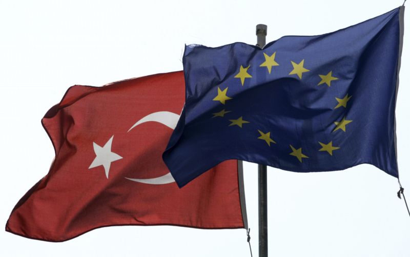 Vlajky Turecka a EU (ilustrační foto).