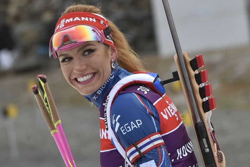 Gabriela Koukalová při úterním tréninku rozdávala úsměvy na všechny strany.