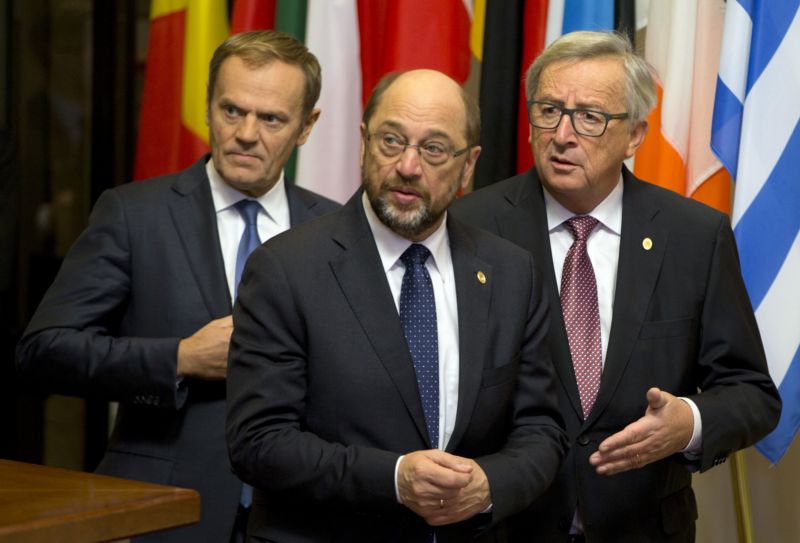 Předseda Evropské rady Donald Tusk (vlevo), předseda Evropského parlamentu Martin Schulz a předseda Evropské komise Jean-Claude Juncker.
