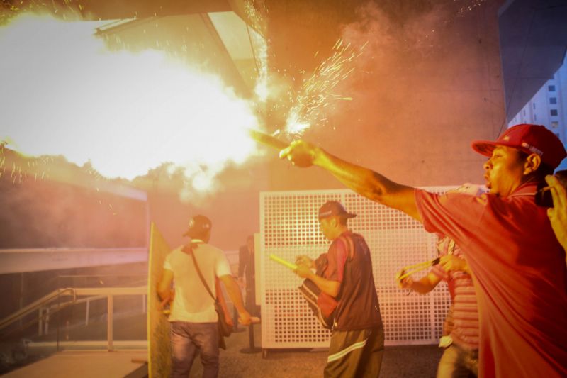 V Brazílii propukly mohutné protesty kvůli úsporným opatřením.