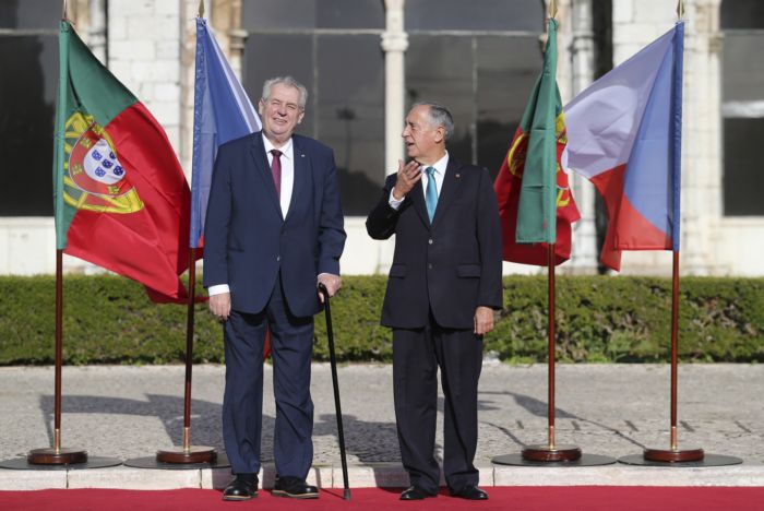 Miloš Zeman s prezidentským kolegou Marcelem de Sousou. 