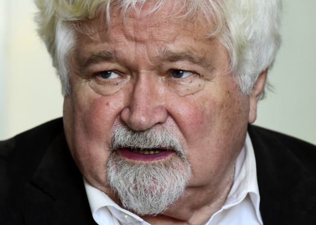 Petr Pithart (KDU-ČSL).