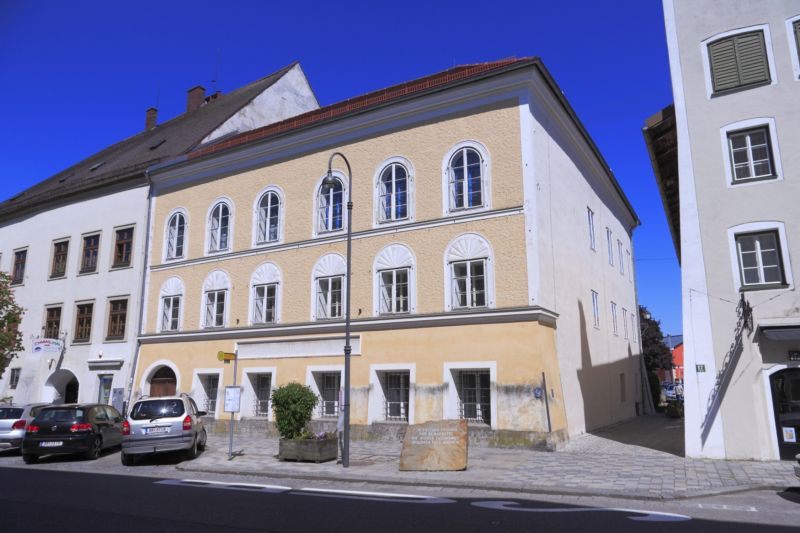 Rodný dům Adolfa Hitlera v rakouském městečku Braunau am Inn.