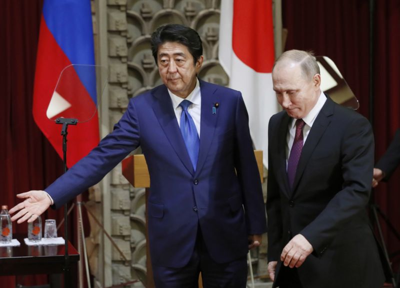 Ruský prezident Vladimir Putin a japonský premiér Šinzó Abe.