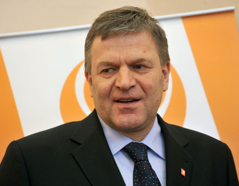 Arno Fišera.