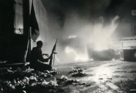 Snímek z vojenské akce povstalecké Irské republikánské armády.