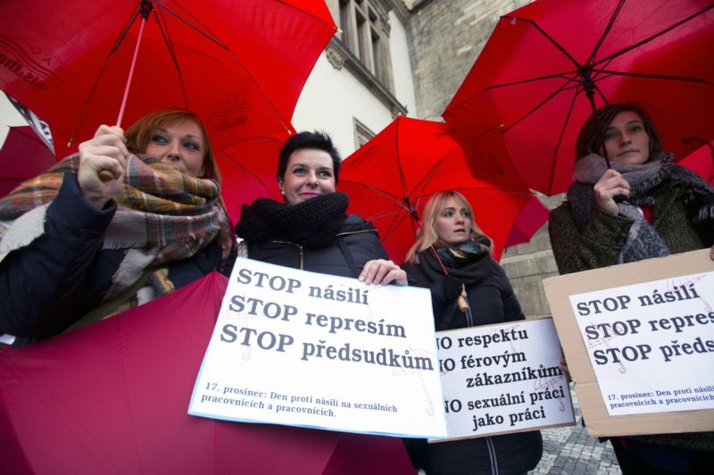 Pochod proti násilí páchaného na lidech poskytujících sexuální služby.