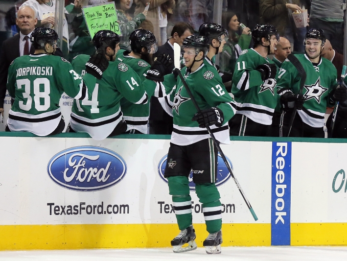 Radek Faksa zažil proti Flyers úspěšný večer.