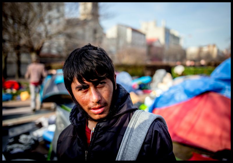 Migrant v kempující v Paříži (ilustrační foto).