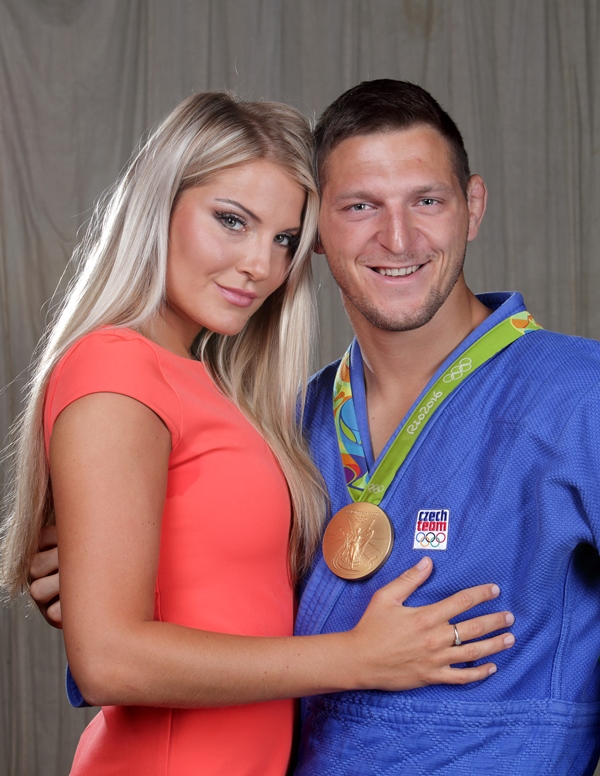 Suverénní jízdou na olympijských hrách se blýskl český obr Lukáš Krpálek. Vysněná zlatá medaile byla jeho druhým úspěchem v roce 2016. Předtím mu totiž manželka Eva povila syna Antonína.
