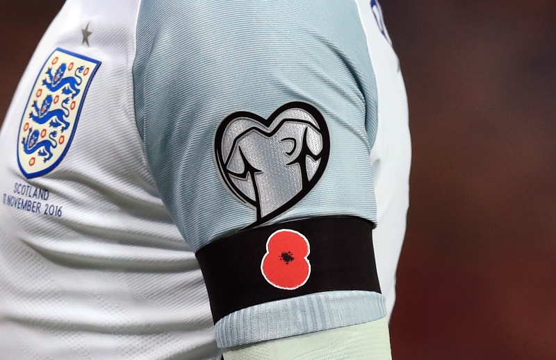 Mezinárodní fotbalová federace FIFA potrestala pokutou všechny reprezentační týmy z Britských ostrovů za to, že při posledních zápasech fotbalové kvalifikace o postup na mistrovství světa se na jejich stadionech objevily symboly vlčího máku. Mezinárodní fotbalová federace FIFA potrestala pokutou všechny reprezentační týmy z Britských ostrovů za to, že při posledních zápasech fotbalové kvalifikace o postup na mistrovství světa se na jejich stadionech objevily symboly vlčího máku.