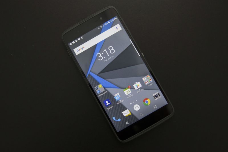 Chytrý telefon BlackBerry DTEK50.
