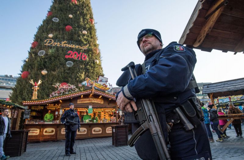 Němci zvýšili po útoku počty policistů na vánočních trzích. 