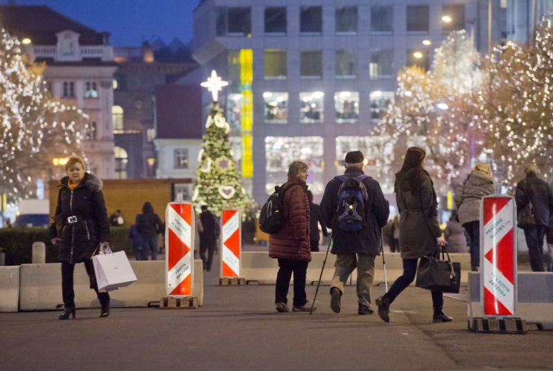 Zvýšená bezpečnostní opatření v ČR potrvají minimálně do 2. ledna.