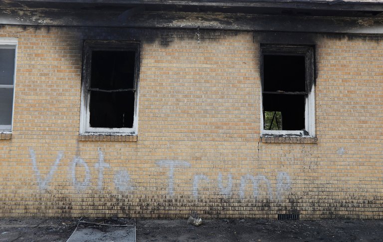 Vypálený kostel.