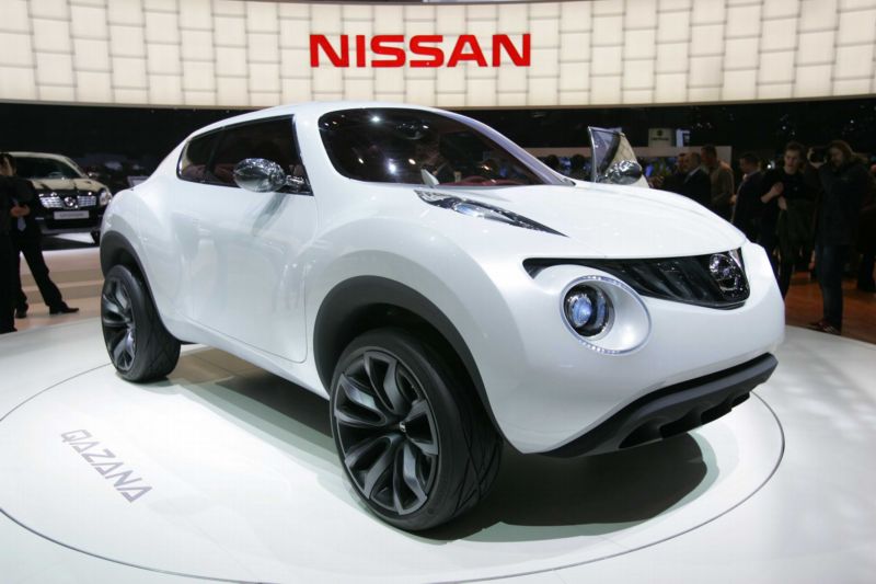 Téměř dvěma třetinami se na celkové výrobě aut v zemi loni podílely automobilky Jaguar Land Rover a Nissan (na snímku Nissan Qazana).