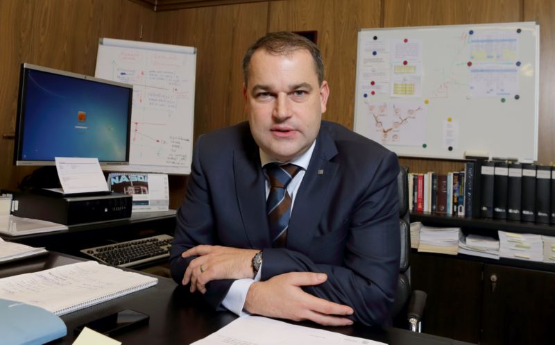 Viceguvernér České národní banky Mojmír Hampl.