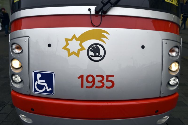 Na brněnském náměstí Svobody se křtilo 19 nových tramvají.