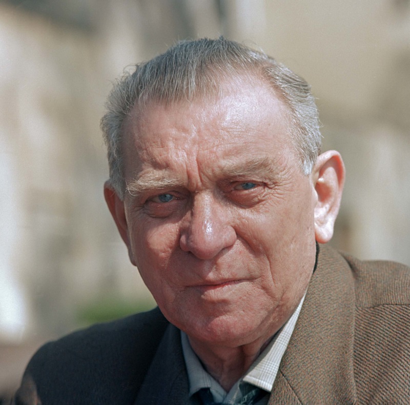 Zdeněk Štěpánek. Zdeněk Štěpánek.