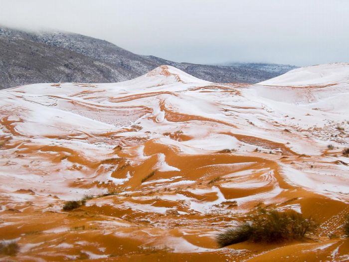 Sahara pokrytá prašanem. 