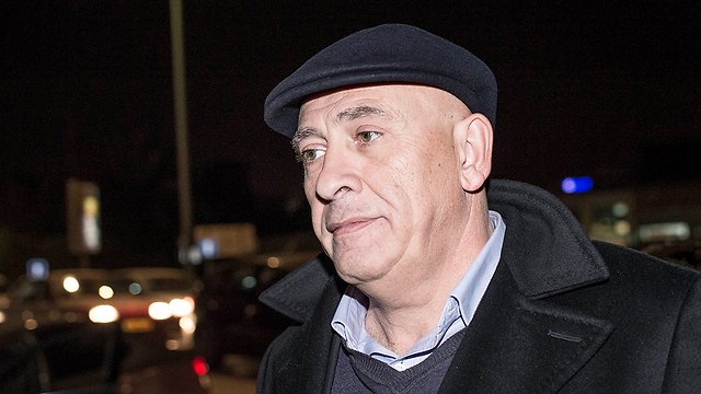 Arabský poslanec Básil Ghattás je podezřelý, že do vězení pašoval mobilní telefony Palestincům.