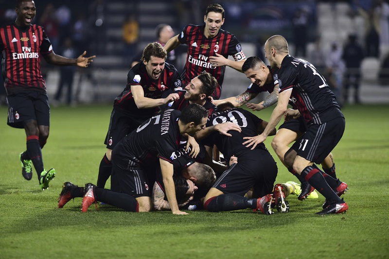 AC Milán slaví výhru v italském Superpoháru