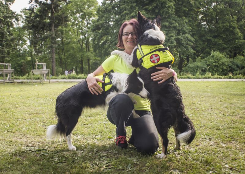 Ministerstvo práce začne rozdělovat dotace na výcvik asistenčních psů pro postižené. Na snímku zakladatelka nadačního fondu Canisterapie (kanisterapie) Martina Holmanová.