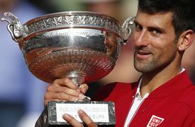 Novak Djokovič po zisku grandslamového titulu v Paříži.