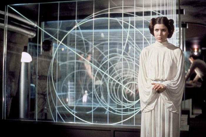Herečka Carrie Fisherová ve filmu Hvězdné války jako princezna Leia.