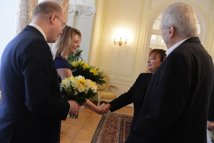 Na novoročním obědě se mluví o prožitých svátcích i politice.