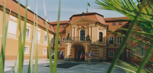 Zámek Štiřín.