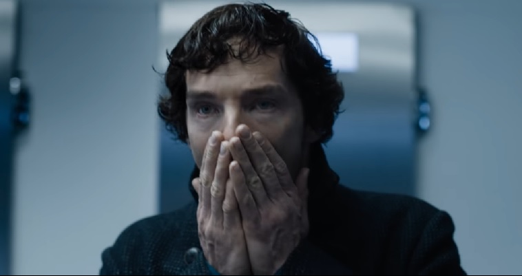 Benedict Cumberbatch v roli geniálního a nesnesitelného Sherlocka Holmese.