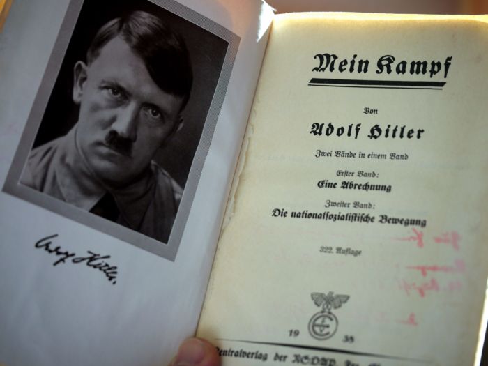 Mein Kampf dnes čtou učitelé a zájemci o historii.