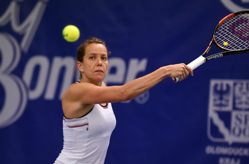 Tenistka Barbora Strýcová porazila na turnaji v Aucklandu po Barboře Štefkové další krajanku. Nad Lucií Šafářovou, s níž loni v Riu získala olympijský bronz ve čtyřhře, zvítězila v utkání druhého kola 7:5, 3:6, 7:6 a postoupila do čtvrtfinále.