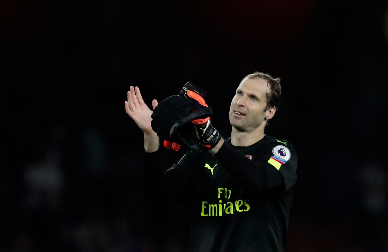 Fotbalisté Arsenalu sice v posledních dvaceti minutách úterního utkání na půdě Bournemouthu třemi brankami poprvé v historii dokázali dotáhnout v Premier League třígólové manko k nerozhodnému výsledku, po remíze 3:3 ale měli smíšené pocity. Fotbalisté Arsenalu sice v posledních dvaceti minutách úterního utkání na půdě Bournemouthu třemi brankami poprvé v historii dokázali dotáhnout v Premier League třígólové manko k nerozhodnému výsledku, po remíze 3:3 ale měli smíšené pocity.