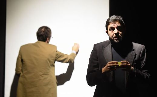 Zkouška hry Obraz současné francouzské dramatičky Yasminy Rezaové.