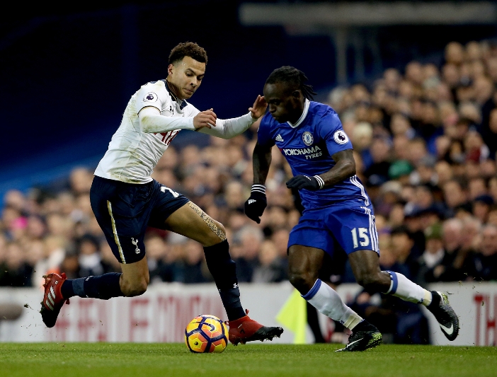 Fotbalisté Tottenhamu ukončili rekordní sérii Chelsea, ta je ale stále v čele Premier League.