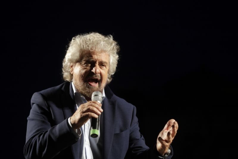 Předseda italského populistického Hnutí pěti hvězd (M5S), bývalý komik Beppe Grillo.