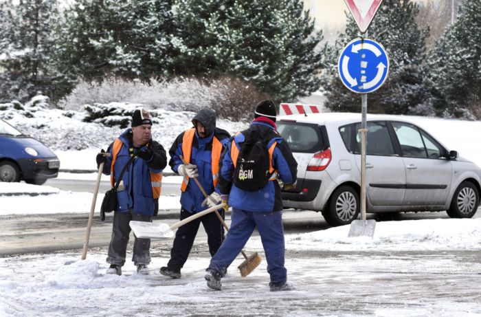 Sníh budou v obcích odklízet nezaměstnaní.