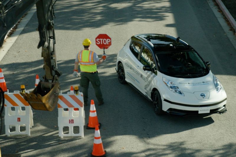 Nečekaná překážka v autonomní jízdě, vozidlu pomůže mobility manažer.