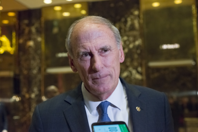 Někdejší republikánský senátor a člen senátního výboru pro rozvědky Dan Coats.