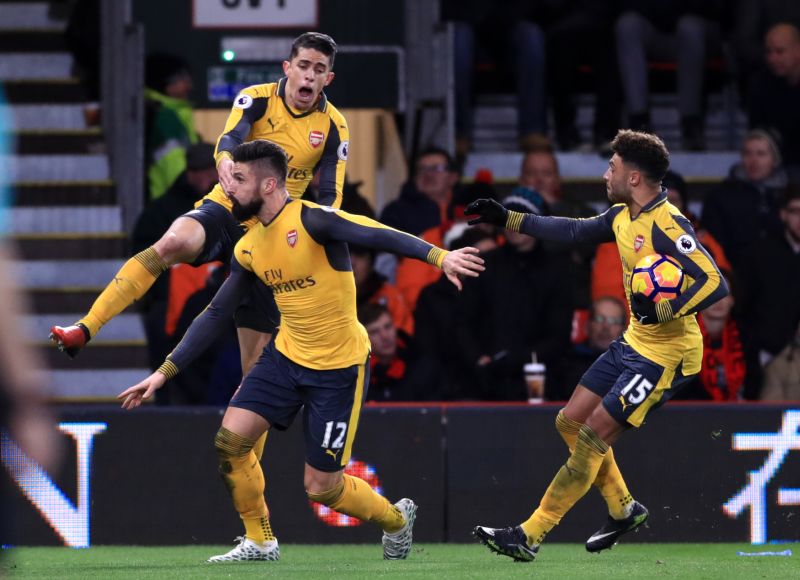 Hráči Arsenalu slaví gól, bude s nimi křepčit i Bramall?