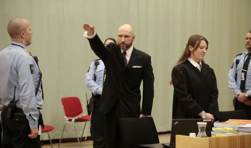 Anders Behring Breivik u soudu.